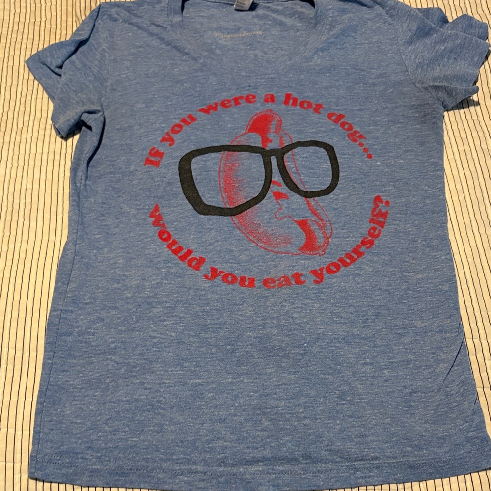 Blue Graphic T-Shirt with Red and Black Print vintage